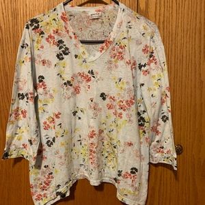 Half-sleeve floral tee